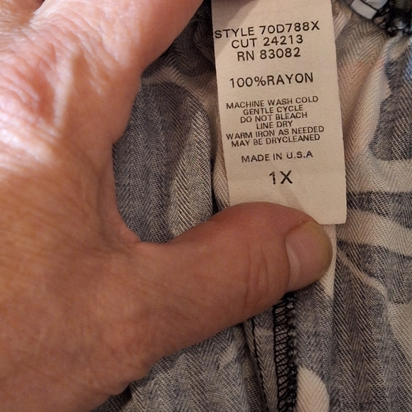 Dressbarn Floral Maxi Skirt in Black and Pink - Picture 5 of 8